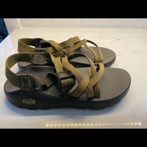 Men’s Chaco size 9